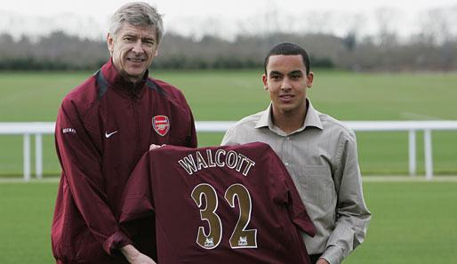 Bereits ein halbes Jahr später wechselt Walcott für umgerechnet 18 Millionen Euro zu Arsenal. Dabei war sein Lieblingsverein in der Kindheit immer der FC Liverpool