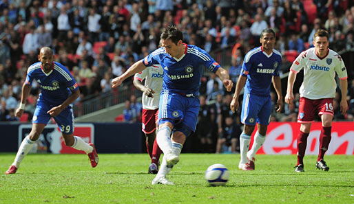 Frank Lampard hat noch die Chance zum 2:0, schießt den Foulelfmeter kurz vor Schluss aber knapp am Tor vorbei