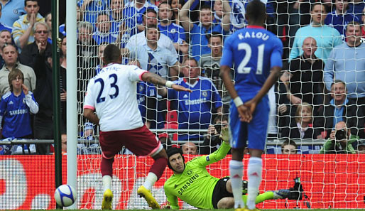 Chelsea hat Portsmouth mit Ballack und ohne ihn im Griff, dennoch hat der Außenseiter plötzlich die Chance zum 1:0, doch Boateng scheitert an Cech