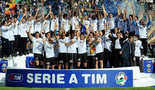 Blau-weißes Konfetti-Meer in Siena. Inter holte in der Toskana seinen 18. Scudetto