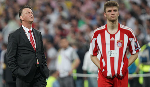 Beim FC Bayern herrschte dagegen Enttäuschung. Louis van Gaal (l.) mal nicht als Feier-Biest