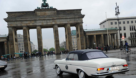 50 Mercedes-Besitzer samt jeweils einer Begleitperson durften sich am 14. Mai auf Einladung von Mercedes-Benz auf den Weg nach Berlin machen
