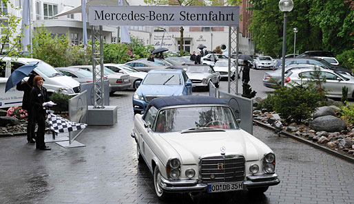 Am Samstag dann das Highlight der Mercedes-Benz Sternfahrt: Die 50 Teilnehmer machten sich mit ihrem Wagen auf den Weg durch Berlin