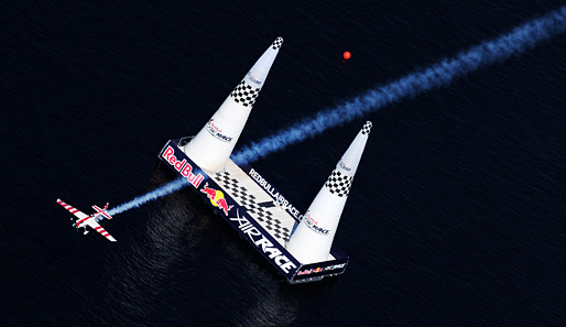 Paul Bonhomme erzielt ein Tor beim Red Bull Air Race in Rio de Janeiro