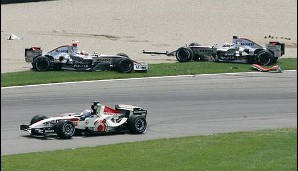 2006: Montoya fuhr nun bei McLaren-Mercedes, machte mit dem Stallkrieg aber munter weiter. Diesmal war Kimi Räikkönen sein Partner