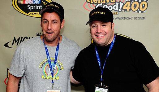 Prominente Gäste bei der NASCAR Sprint Cup Series: Die Komiker Adam Sandler (l.) und Kevin James