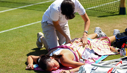 Jelena Jankovic musste ihr Match gegen Vera Swonarewa wegen Rückenschmerzen aufgeben