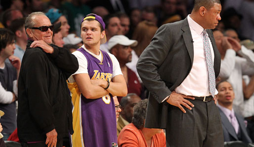 Schauspieler und Lakers-Fan Jack Nicholson baute sich direkt hinter Bostons Coach Doc Rivers auf