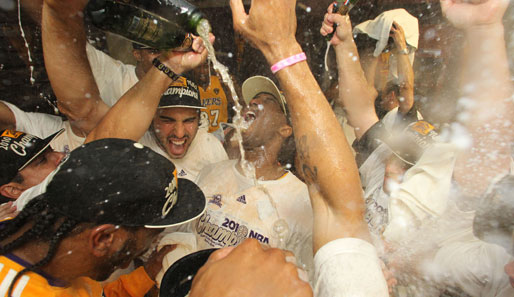 Champagner-Dusche in der Kabine: So feiern die Lakers ihren Titel
