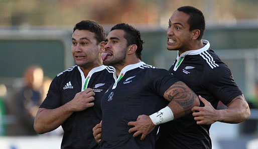 Ka mate, ka mate - Ka ora, ka ora: Die Rugby-Jungs von den New Zealand Maoris zeigen bei ihrem Einschüchterungstanz Haka das, was Olli Kahn immer gefordert hat
