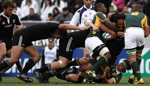 Die All Blacks im Vormarsch: Neuseelands Junioren gewannen im Rugby-Kult-Duell gegen Südafrika mit 36:7
