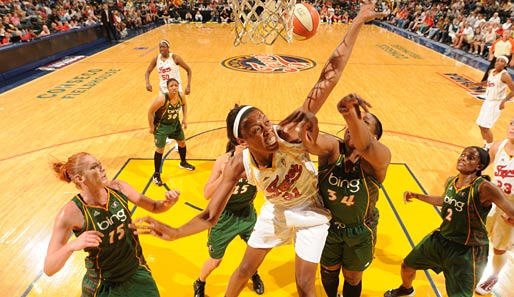Catfight! Im WNBA-Duell zwischen Indiana Fever und Seattle Storm wird sich nichts geschenkt