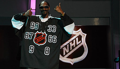 Der ewige Snoop Dog performte zusammen mit Travis Barker bei der NHL-Awards-Show in Las Vegas - ein lässiger Hund
