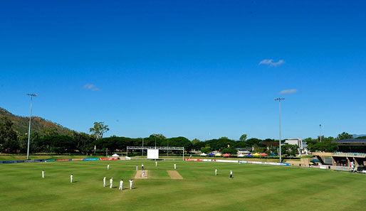 Die Arena tobt! Zum Kricket-Testspiel Australien - Sri Lanka verirrt sich nur eine Hand voll Fans. Die Australien-Anhänger sind wohl noch nicht aus Südafrika zurückgekehrt