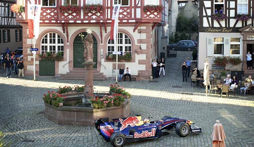 Sebastian Vettel stattete seiner Heimatstadt Heppenheim einen Besuch ab und drehte dort standesgemäß eine Runde im Formel-1-Boliden