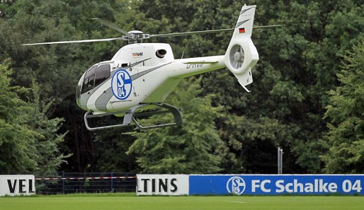 Zur Feier des Tages flog ein Schalke-Hubschrauber ein - und zog prominenten Besuch an