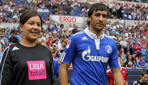 Dann ging's los: Schalke gegen den HSV - und Raul stand gleich in der Startelf der Knappen