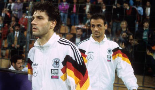 1992 gibt Zorc sein Länderspieldebüt in der Nationalmannschaft - er kommt dort jedoch nur sieben Mal zum Zuge. An seiner Seite eine weitere BVB-Legende: Jürgen Kohler (r.)