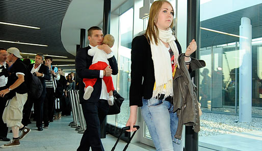 Lukas Podolski will seine Monika angeblich 2011 heiraten. Sohnemann Louis kam 2008 zur Welt