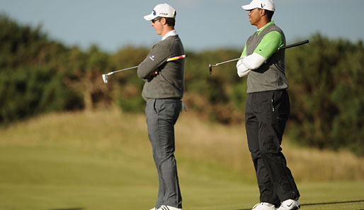 Tag 2: Justin Rose und Tiger Woods schauten dem Treiben auf dem Green eine Weile zu, bevor sie selbst aktiv wurden