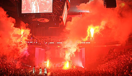 The Heat is on! Die Fans der Miami Heat feiern ihr neues Triumvirat: LeBron James, Dwyane Wade und Chris Bosh wurden in der American Airlines Arena begeistert empfangen