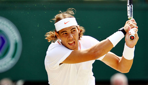 Wer erneut um den Wimbledon-Titel kämpft, darf auch mal beim Tennisspielen ein blödes Gesicht ziehen. Rafael Nadal bekommt es im Finale mit Tomas Berdych zu tun