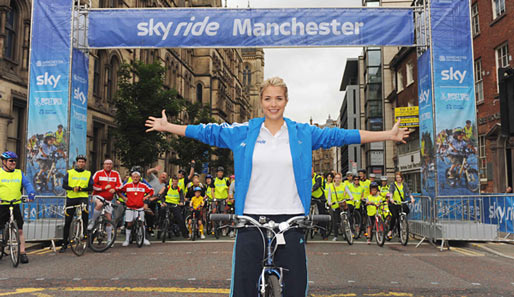 Model und Schauspielerin Gemma Atkinson posiert beim Breitensportevent "sky ride" in Manchester