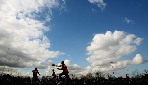 Die Rugby-Trainingseinheit von Melbourne Storm fand vor malerischer Kulisse statt. Links ziehen aber ganz schön dunkle Wolken auf