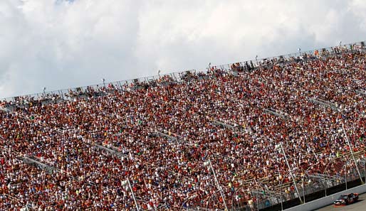 Motorsport = Zuschauermagnet. In Michigan zog die NASCAR Sprint Serie CARFAX 400 tausende Zuschauer an