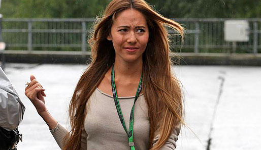 Jenson Buttons Freundin Jessica Michibata fand das Sauwetter in Spa gar nicht lustig. Sie wäre wohl lieber zu einem Grand Prix nach Spanien gefahren