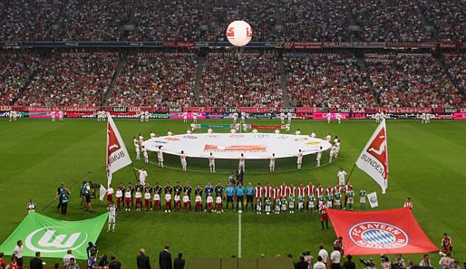 FC Bayern - VfL Wolfsburg 2:1: Die Bundesliga startet in die Saison 2010/2011. Zum Auftakt gab es einen echten Leckerbissen!