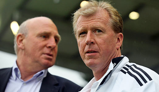 Der Trainer: Steve McClaren (r.). Verpasste mit England die EM 2008, wurde zwei Jahre später mit Enschede sensationell Meister. Ein positiver, freundlicher Typ, der dennoch auf Disziplin steht