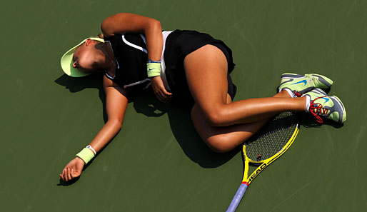 3. Tag: Ein Schock für alle Tennis-Fans: Victoria Azarenka bricht auf dem Court zusammen. Diagnose: Hitzeschlag und Gehirnerschütterung. Das Aus für die Geheimfavoritin