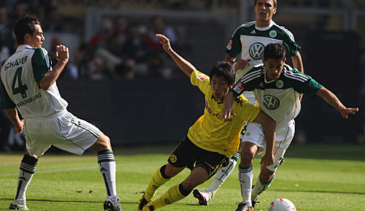 Shinji Kagawa hatte kaum Platz und wurde meist direkt von einem Haufen Wolfsburger gestellt
