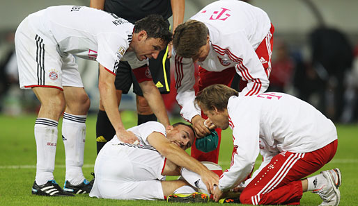 Schrecksekunde für den FCB: Ribery hatte sich bei der Aktion vor dem Tor unglücklich verletzt und musste raus