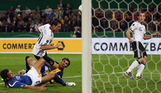 Länderspieltor Nr. 54 für Miro Klose nach Zucker-Zuspiel von Podolski. Später setzte Klose sein 55. Tor für Deutschland drauf
