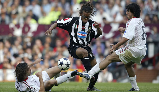 Von Amsterdam ging es über ein einjähriges Intermezzo beim AC Milan 1997 zu Juventus Turin. Hier wurde Davids endgültig zum Superstar, kam in 7 Jahren auf 142 Spiele