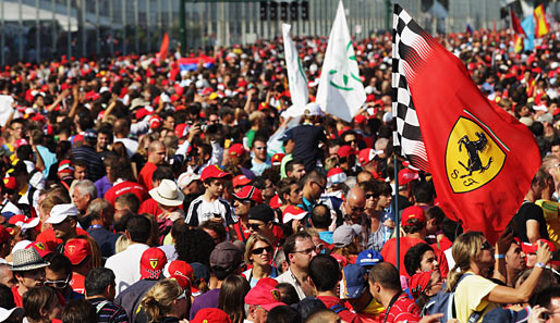 Formel 1: Party bei den Ferrari-Fans in Monza. Sie feierten den dritten Saisonsieg von Fernando Alonso