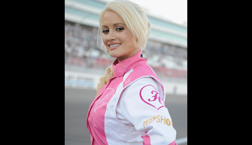 Unter den Augen von Holly Madison gingen die NASCAR-Fahrer der World Truck Series in Nevada an den Start