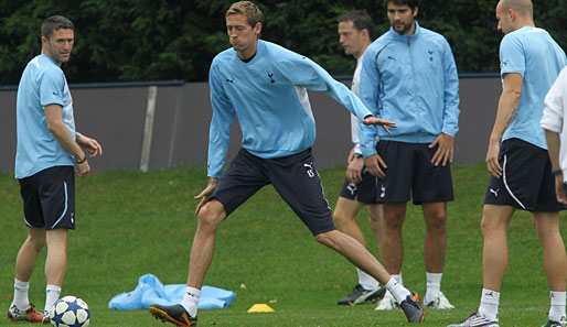 Beine, um die ihn Heidi Klum beneidet. Peter Crouch bereitet sich mit den Kollegen von Tottenham Hotspur auf die Champions League vor