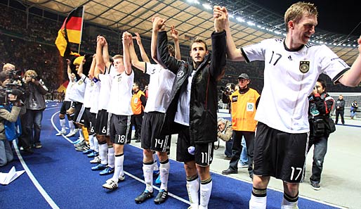 Völlig verdient durfte sich die deutsche Nationalmannschaft nach getaner Arbeit von ihren Fans feiern lassen