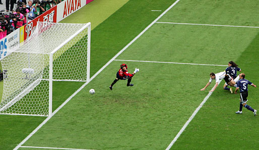 Ein unvergesslicher Klose-Moment: Im WM-Viertelfinale 2006 köpft er das deutsche Team in der 80. Spielminute zum Ausgleich gegen Argentinien
