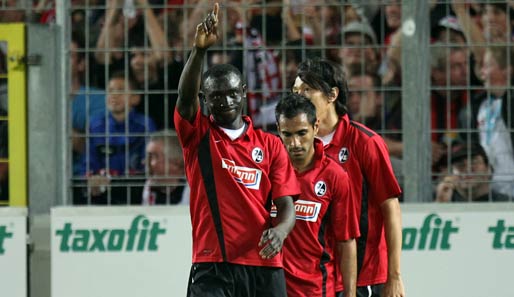 Die Freiburger dürfen sich für ihre aufgebesserte Bilanz bei Papiss Cisse bedanken. Der Senegalese erzielte sieben Tore und der SC steht zwei Punkte besser da als 2009
