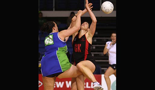 Netball, nennt sich die Neuseeland-Variante des Damen-Basketballs. Wichtig dabei: Man muss bis in die letzte Faser austrainiert sein. Hier messen sich Auckland und Canterbury