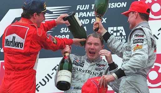 Häkkinen nimmt das Geschenk dankend an und fährt locker zu seinem ersten Titel. Endstand: Häkkinen 100, Schumacher 86