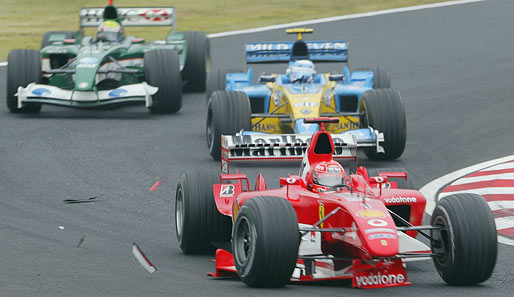 2003: Schumacher hat neun Punkte Vorsprung auf Räikkönen, muss also nur noch Achter werden. Doch dann verliert er den Frontflügel