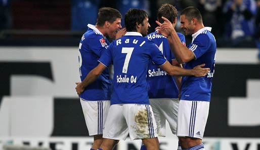Da waren die Schalker wieder glücklich: Der Sieg gegen St. Pauli war der zweite Sieg der Saison - und der erste Heimsieg