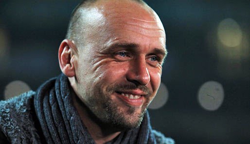 Wen St.-Pauli-Trainer Holger Stanislawski wohl erblickt hat, dass er hier so debil grinst?