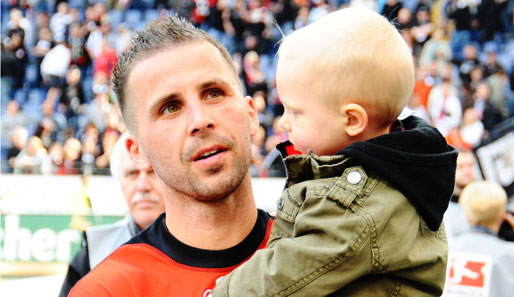 Benjamin Köhler ist stolzer Familienvater. Im Mai 2010 präsentierte er seinen Sohnemann den Frankfurter Fans
