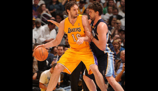 Auf dem NBA-Court kennt Lakers-Center Pau Gasol keine Verwandten, nicht mal im Duell mit Bruder Marc. Das zahlt sich aus: Die Lakers schlagen die Memphis Grizzlies 124:105